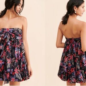 Free people Mai Tai Mini Dress strapless, bubble hem dress. EUC! Adorable!